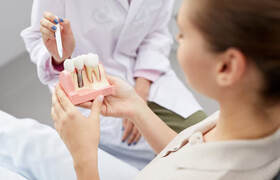 Импланты приживаются не у всех? Стоматолог из С...